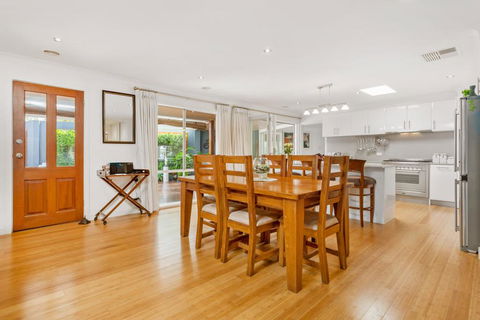 KARINYA - MORNINGTON - Lismore Accommodation 2