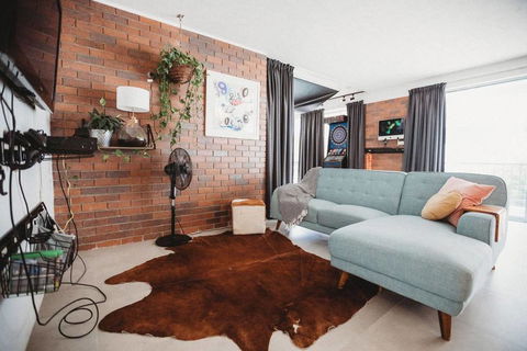 Kirra Hill Coolangatta Renovated Apt W Beach Views - Lismore Accommodation 0