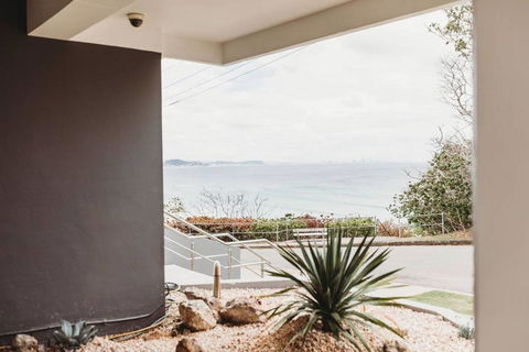 Kirra Hill Coolangatta Renovated Apt W Beach Views - Lismore Accommodation 1