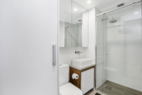 KOZYGURU FORTITUDE VALLEY 2 BED DESIGNER APT + FREE PARKING QFV179-803 - Lismore Accommodation 1