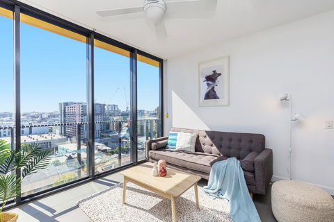 KOZYGURU FORTITUDE VALLEY AMAZING VIEW 2BED APT + FREE PARKING QFV010 - Lismore Accommodation 0