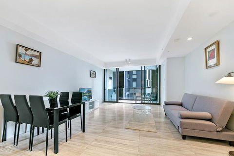 KOZYGURU HAYMARKET SYDNEY CITY VIEW 2 BED STUNNING APT NHA178-1206 - Lismore Accommodation 3