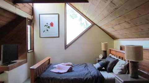 Lake Russell Luxury Retreat - Lismore Accommodation 3