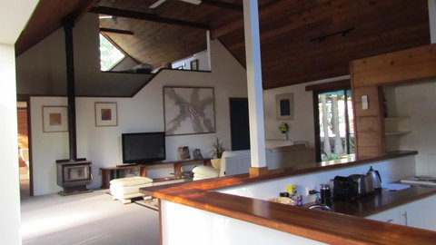 Lake Russell Luxury Retreat - Lismore Accommodation 2