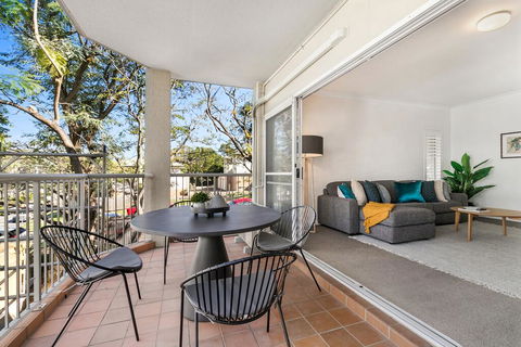 Large And Airy Unit In Quiet Riverside Suburb - Lismore Accommodation 1