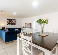 Large Executive and Family Home - Flinders View - Lismore Accommodation
