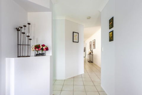 Large Executive And Family Home - Flinders View - Lismore Accommodation 3