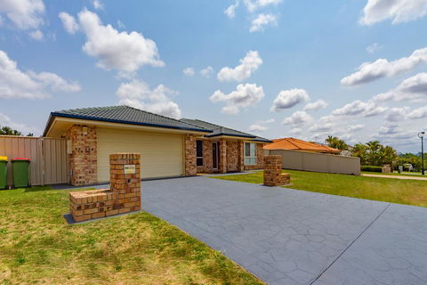 Large Executive And Family Home - Flinders View - Lismore Accommodation 1
