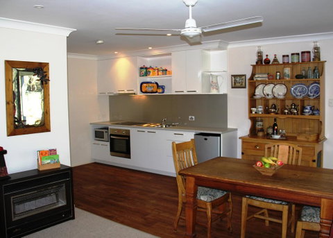 Leo's Rest Bathurst NSW - Lismore Accommodation 2