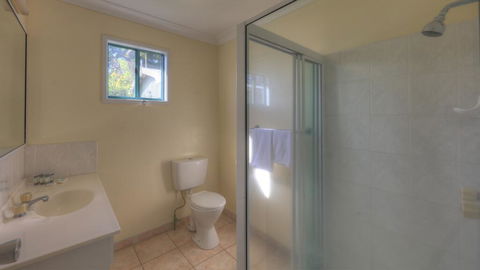 Lucinda Fishing Lodge - Lismore Accommodation 3