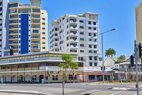 Luxury Cairns Penthouse Apt With Ocean Views (903) - Lismore Accommodation 1