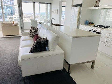 Luxury Large One Bedroom Surfers Paradise - Lismore Accommodation 3