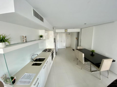 Luxury Large One Bedroom Surfers Paradise - Lismore Accommodation 1
