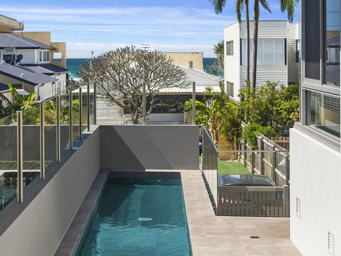 Luxury On Currumbin Beach - Lismore Accommodation 3