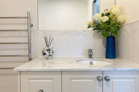 Luxury Storybook Manor Guest Suite - Lismore Accommodation 3