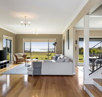 LUXURY WATERFRONT FAMILY HOME-TASMANIA I-L'Abode - Lismore Accommodation