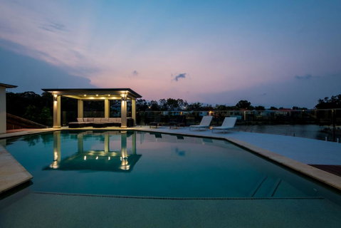 Luxury Waterfront Home - Lismore Accommodation 1