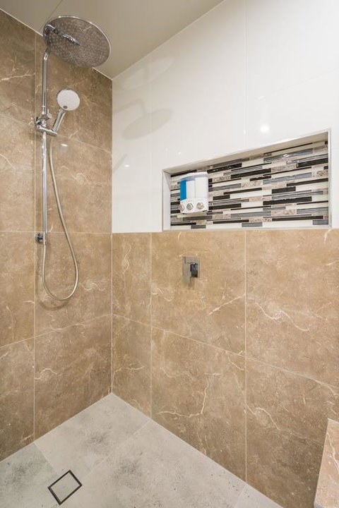 Luxury Waterfront Home - Lismore Accommodation 3