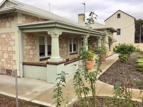 MacDonnell House Naracoorte - Lismore Accommodation 1
