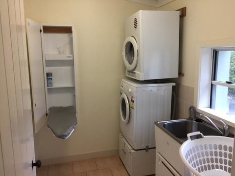 MacDonnell House Naracoorte - Lismore Accommodation 3