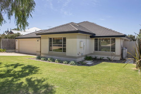 Macs Manor - Lismore Accommodation 1