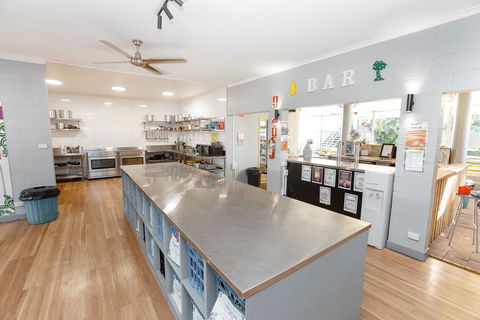 Mad Monkey Backpackers Village - Lismore Accommodation 2