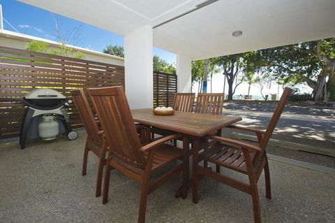 Maggies Beachfront Apt. 1 - Lismore Accommodation 2