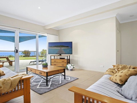 Mamorhomy - Beachfront Spacious Apartment - Lismore Accommodation 0