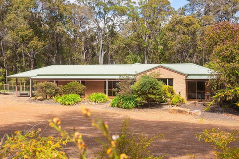 Mansfield Retreat - Lismore Accommodation 0