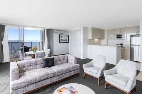 Meriton Suites Broadbeach - Lismore Accommodation 3