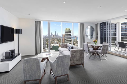 Meriton Suites Broadbeach - Lismore Accommodation 1