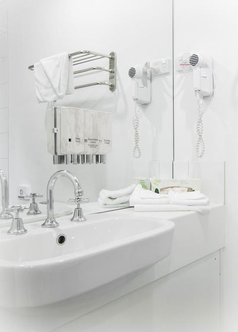 Miami Hotel Melbourne - Lismore Accommodation 3