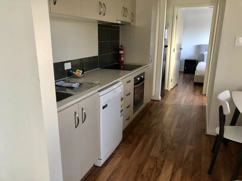 Modern Unit Near To Surfers Paradise - Lismore Accommodation 2