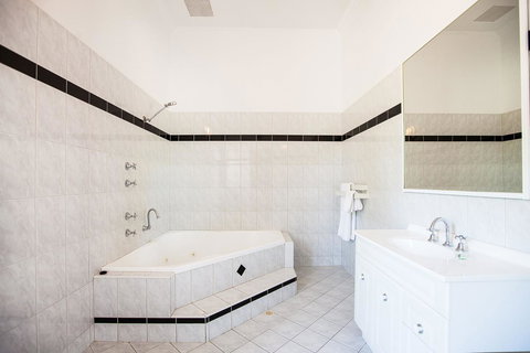 Captain Stirling Hotel - Lismore Accommodation 26