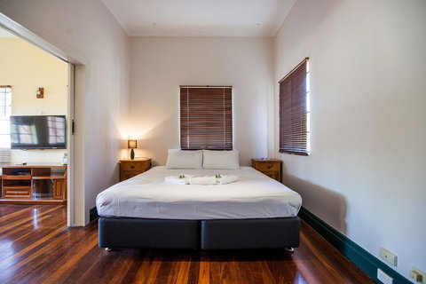 Captain Stirling Hotel - Lismore Accommodation 1