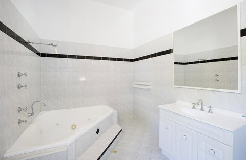 Captain Stirling Hotel - Lismore Accommodation 9