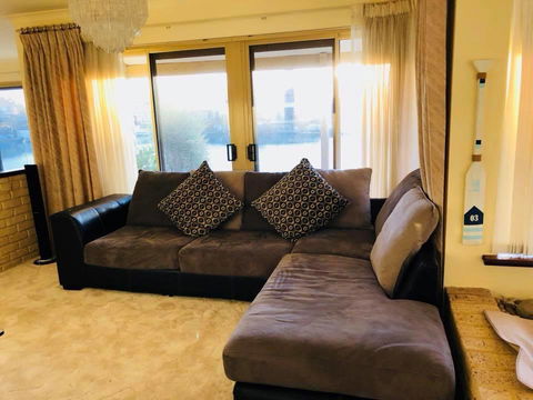 LA ANCHOR ON THE CANALS (MANDURAH) - Lismore Accommodation 4