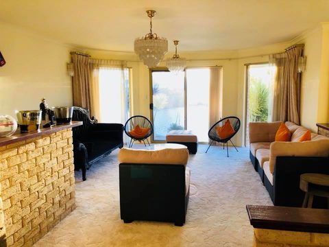 LA ANCHOR ON THE CANALS (MANDURAH) - Lismore Accommodation 1