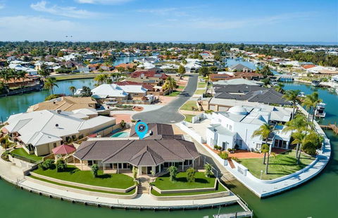 LA ANCHOR ON THE CANALS (MANDURAH) - Lismore Accommodation 0