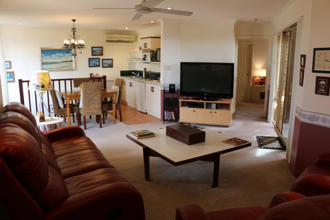 Crossland House - Lismore Accommodation 19