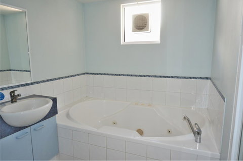 Osprey Holiday Village Unit 120 - Plenty Of Room For A Large Family - Lismore Accommodation 13