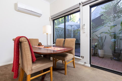 Como Executive Apartment - Lismore Accommodation 10
