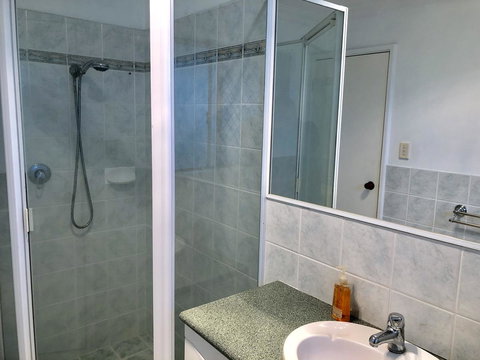 Charming Quiet Lodge-2 Minutes Walk To Shopping Complex - Lismore Accommodation 13