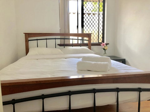 Charming Quiet Lodge-2 Minutes Walk To Shopping Complex - Lismore Accommodation 3