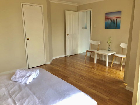 Charming Quiet Lodge-2 Minutes Walk To Shopping Complex - Lismore Accommodation 1