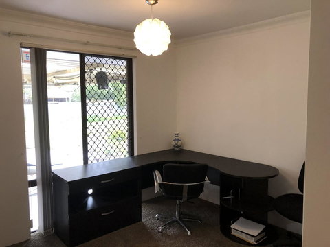 Charming Quiet Lodge-2 Minutes Walk To Shopping Complex - Lismore Accommodation 9