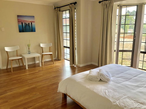 Charming Quiet Lodge-2 Minutes Walk To Shopping Complex - Lismore Accommodation 2