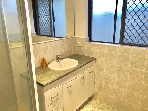 Charming Quiet Lodge-2 Minutes Walk To Shopping Complex - Lismore Accommodation 12