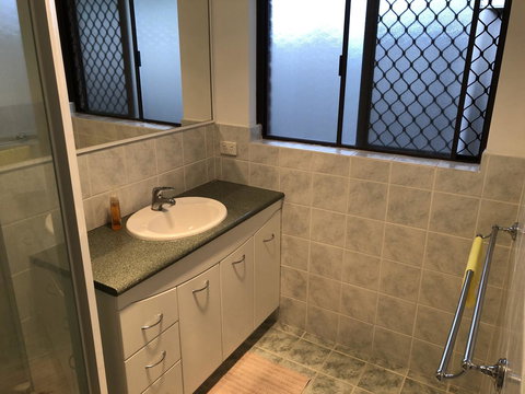 Charming Quiet Lodge-2 Minutes Walk To Shopping Complex - Lismore Accommodation 15