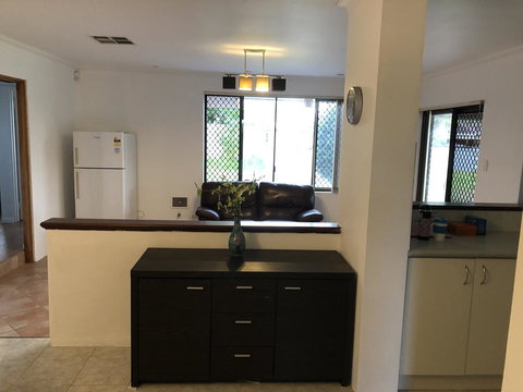 Charming Quiet Lodge-2 Minutes Walk To Shopping Complex - Lismore Accommodation 11